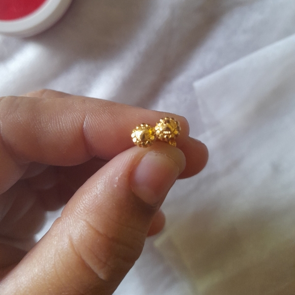 Beautiful 18crt gold studs combo 2 - Picture 14 of 16